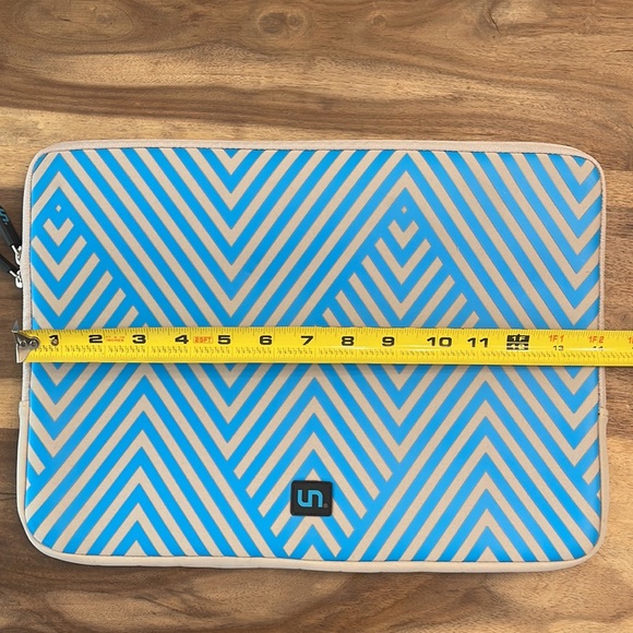 Get Uncommon Laptop zipper sleeve. Measures 14” across - Picture 6 of 7